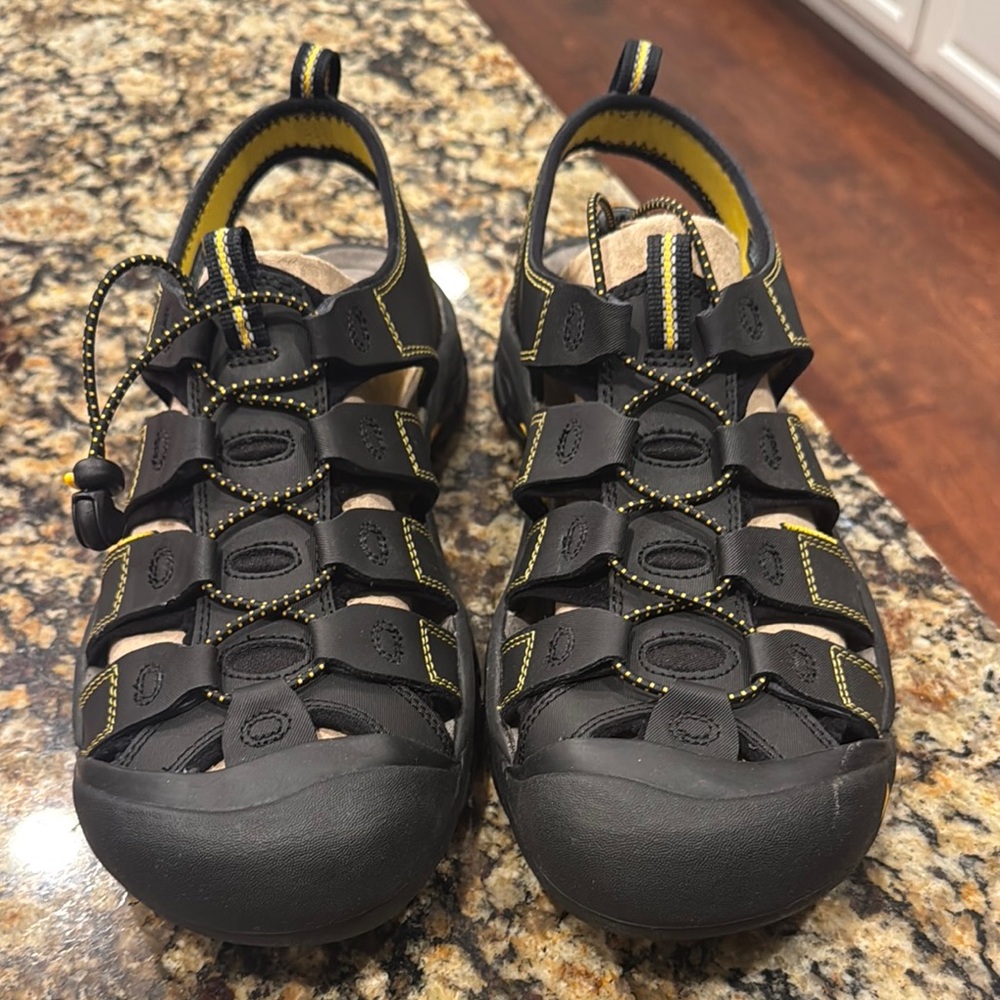 Men's KEEN Newport H2 Closed Toe Water Sandals- BRAND NEW